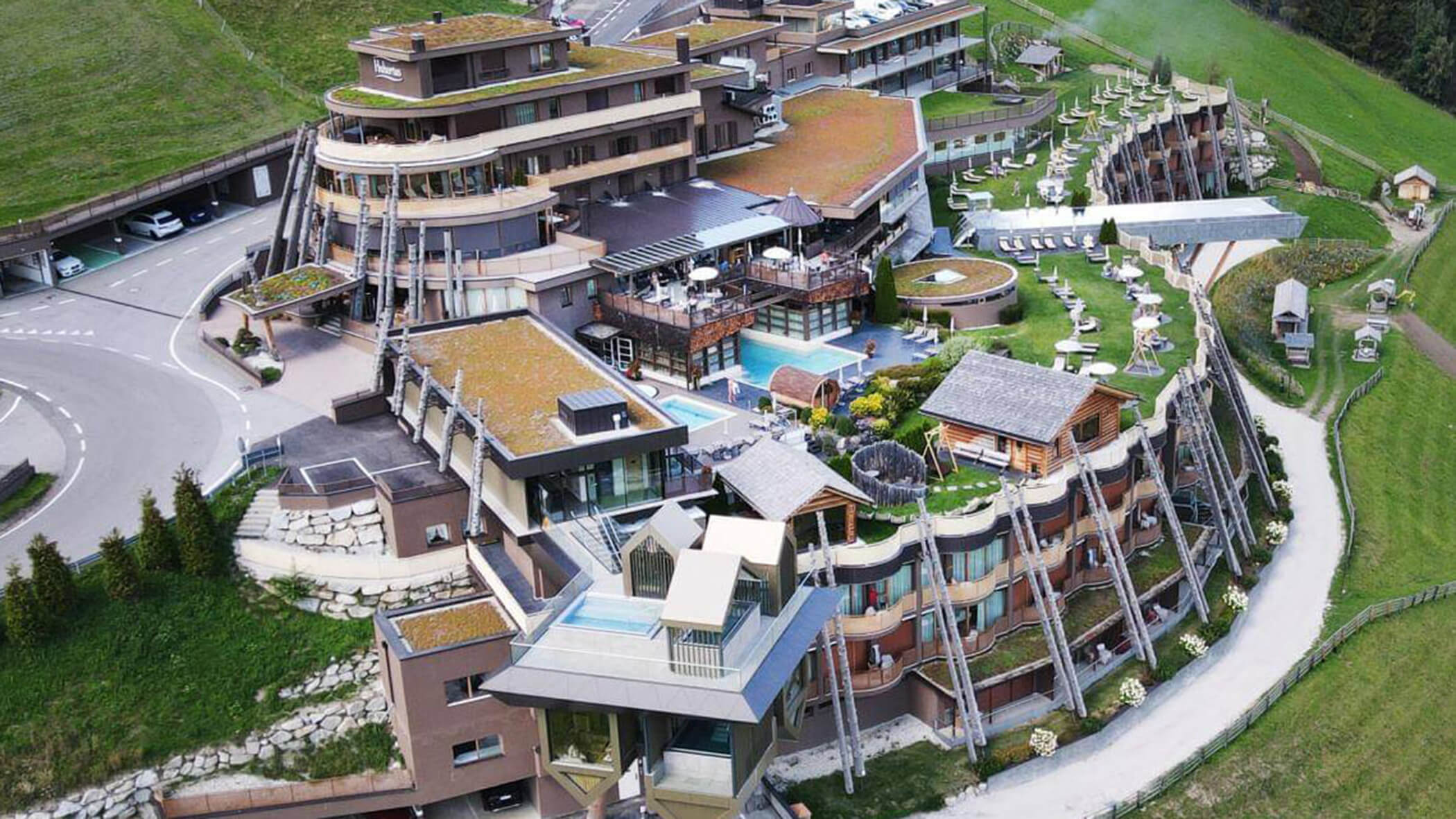 Referenze - Hotel Hubertus - vista dall'alto - Untergassmair GmbH Valdaora