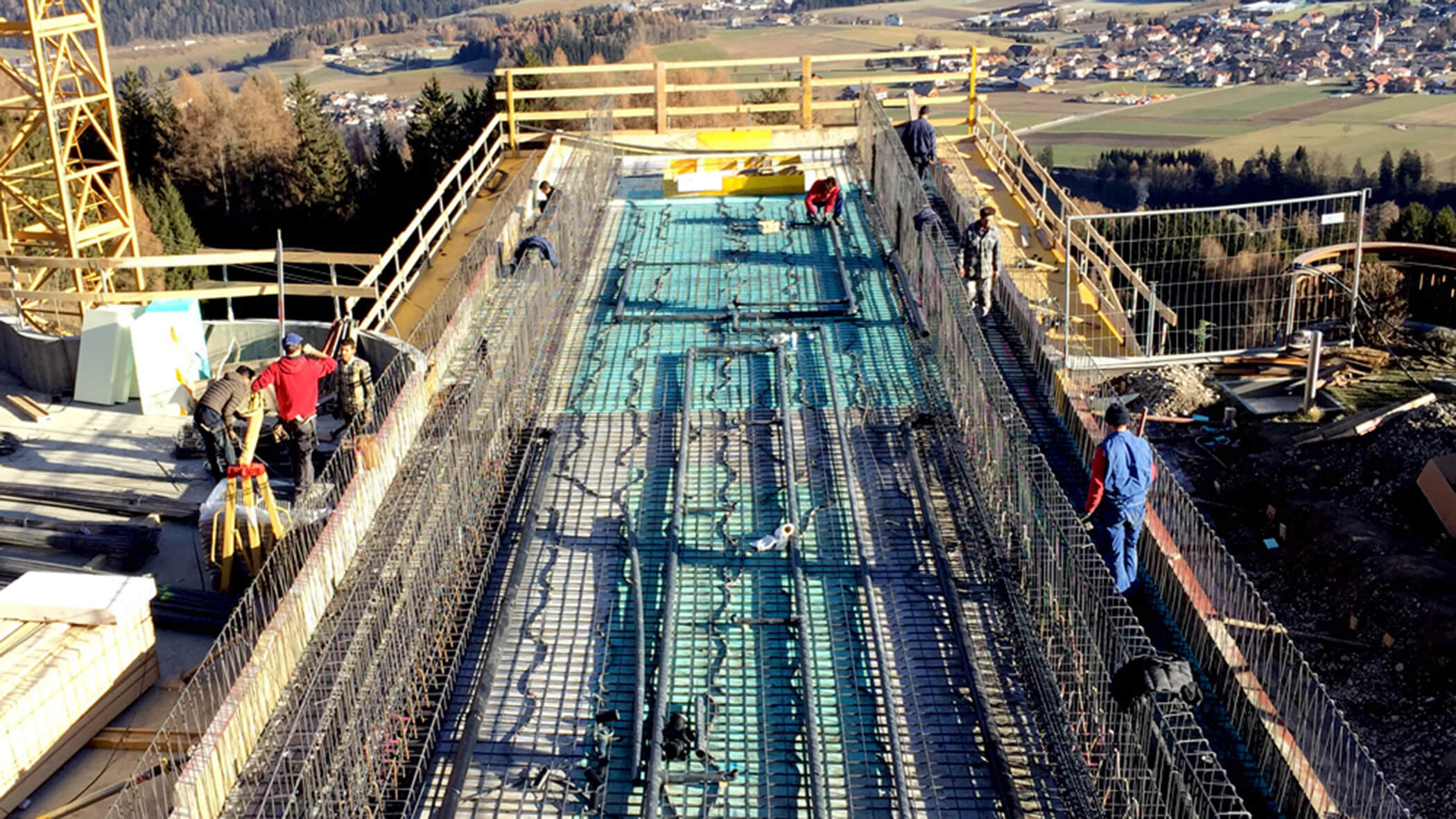 Referenze - Hotel Hubertus - piscina dall'alto - Untergassmair GmbH Valdaora