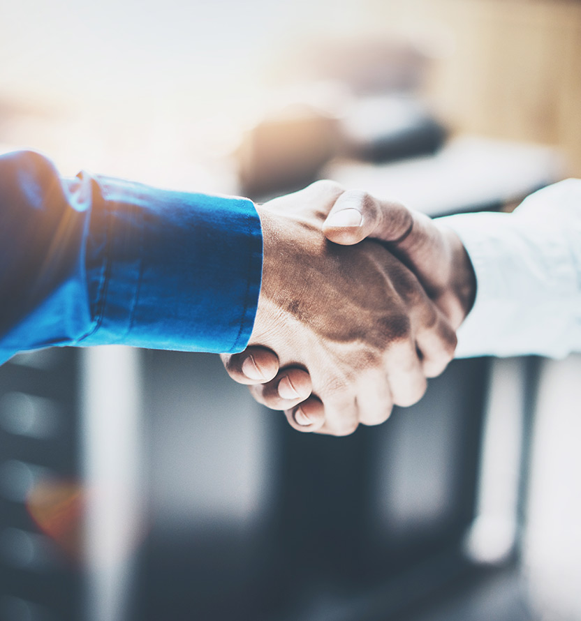 Kontakt - Detail Handschlag - Untergassmair GmbH Olang