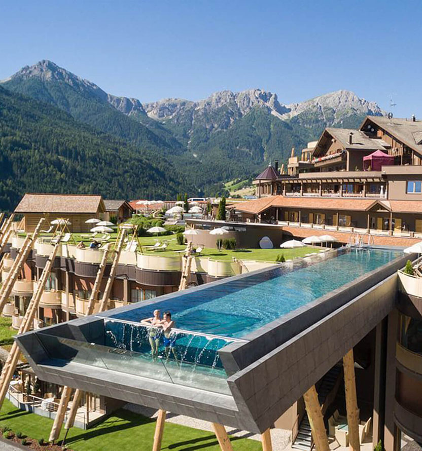 Referenzen - Hotel mit Schwimmbad - Untergassmair GmbH Olang