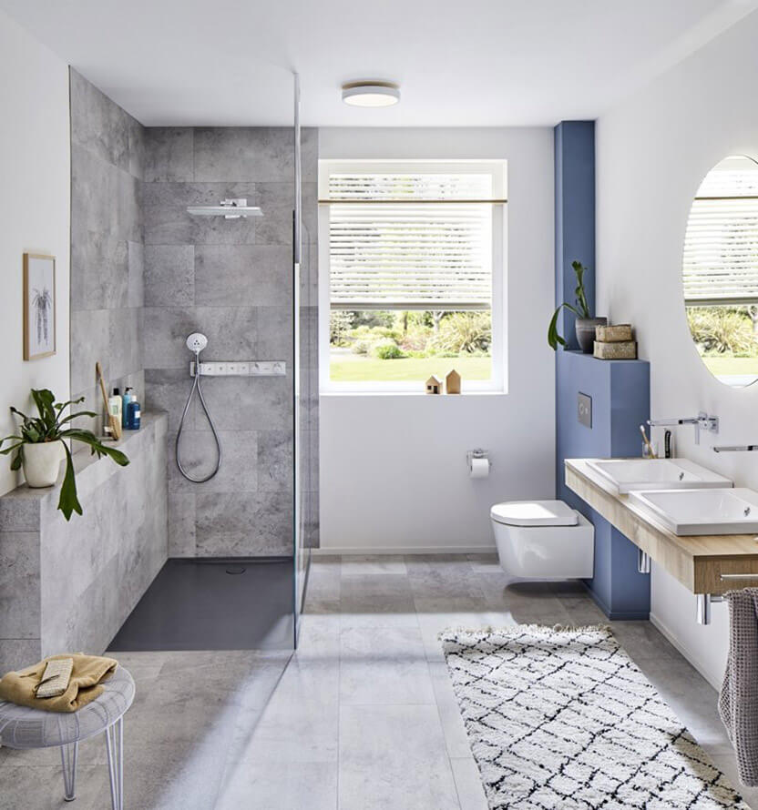 Sanitär - Helles Badezimmer mit Dusche - Untergassmair GmbH Olang